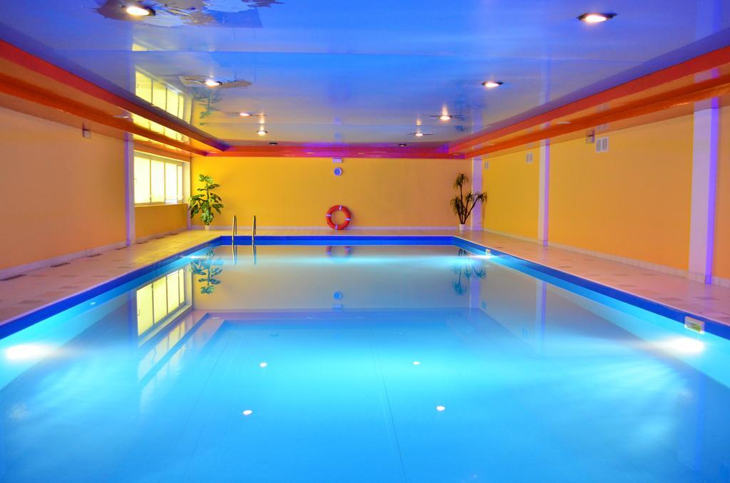 Hotel Mikorzyn Slesin  ภายนอก รูปภาพ