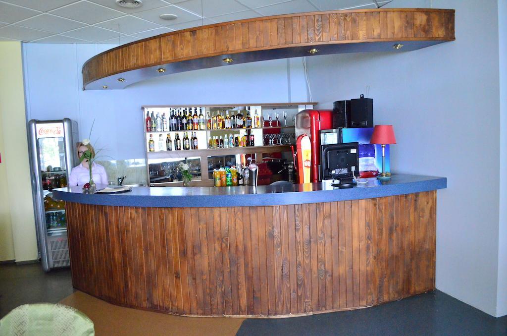 Hotel Mikorzyn Slesin  ภายนอก รูปภาพ
