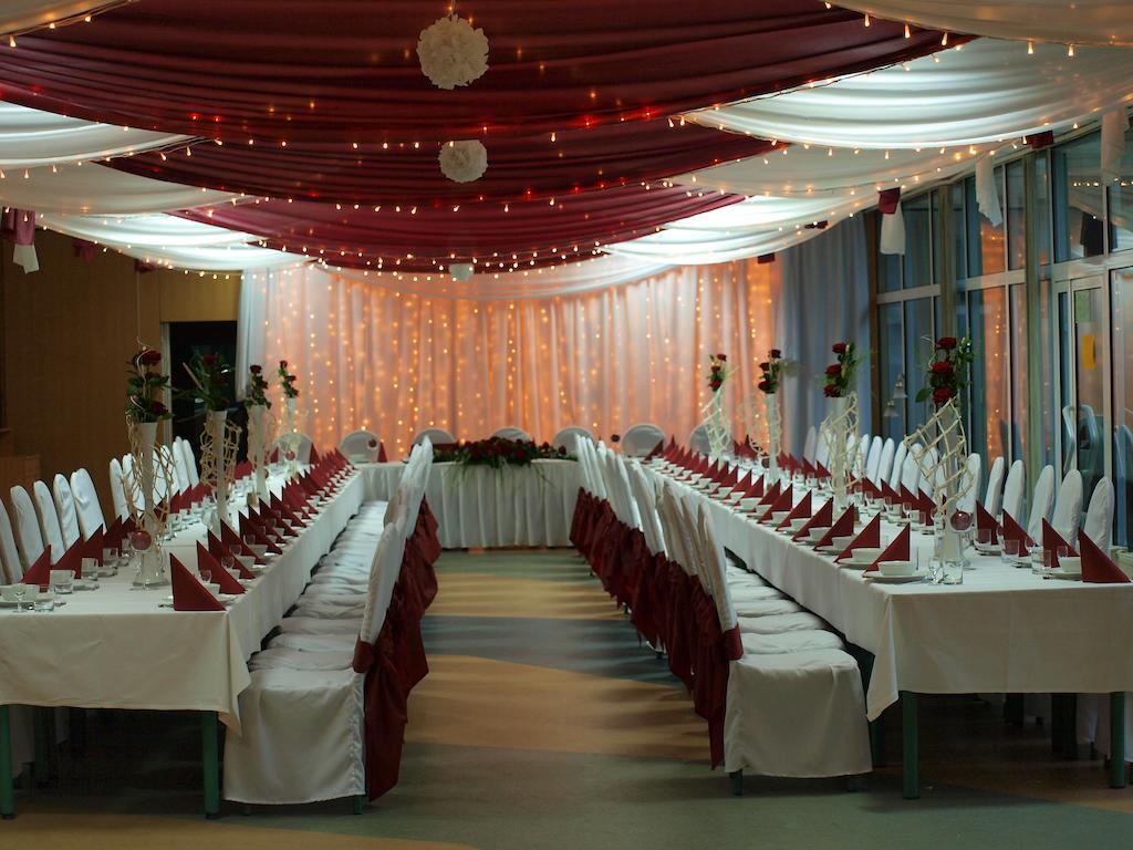 Hotel Mikorzyn Slesin  ภายนอก รูปภาพ