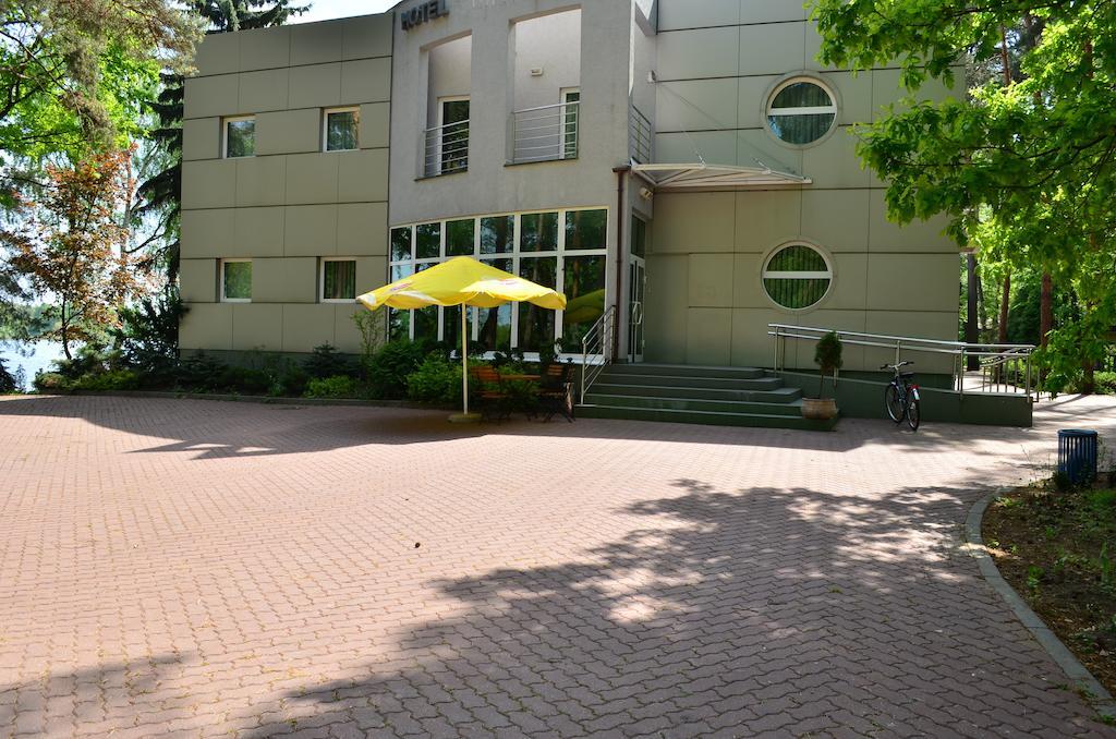 Hotel Mikorzyn Slesin  ภายนอก รูปภาพ